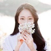 女生漂亮的简约气质皮肤