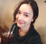 女生简约的漂亮皮肤