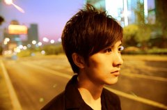 伤感女生个性说说—心里往往都有痛