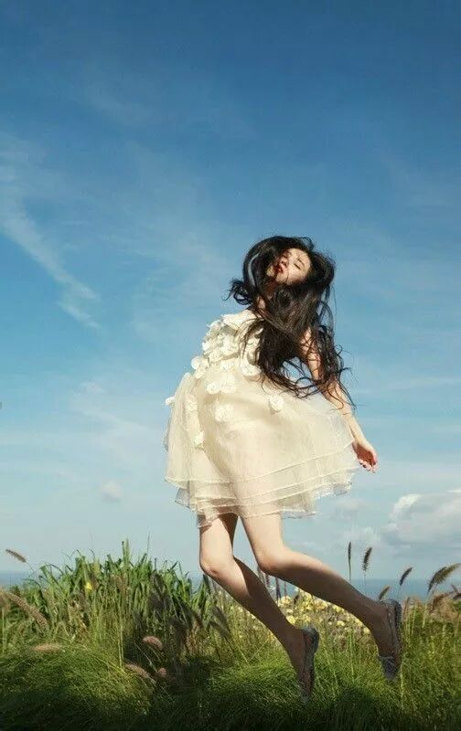 qq伤感的意境女生皮肤