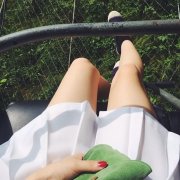 女生时尚的简约皮肤
