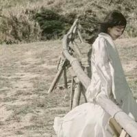 清新的简约欧美女生头像