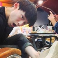 气质的qq简约男生头像