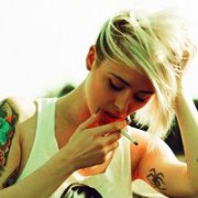 欧美女生头像-触摸不到的悲伤
