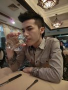 帅的个性男生qq皮肤