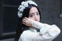 气质清纯的唯美女生皮肤