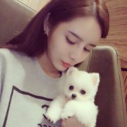 安静的气质漂亮女皮肤