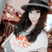 嘟着嘴微笑 撅嘴卖萌的可爱女生QQ头像