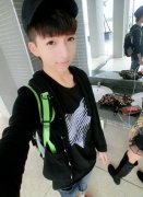 简约的帅气男生皮肤