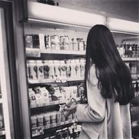 简单的黑白女生个性头像
