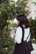 安静的简约个性女生皮肤