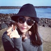 清新简单的漂亮女皮肤