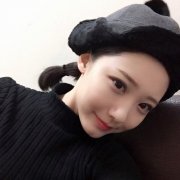 大眼睛漂亮的个性女生皮肤