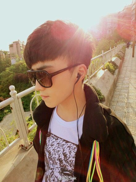 qq可爱的非主流男生皮肤