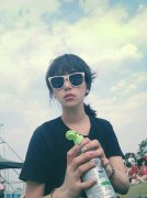 霸气的个性女生qq皮肤