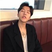 韩系帅气的简单男生头像