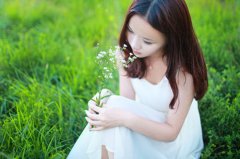 绿色清新淡雅女生背景图片