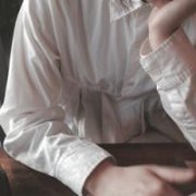 气质简单的帅气男生头像