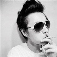 黑白的欧美男生个性头像