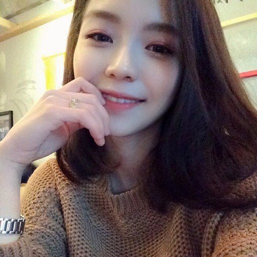 清新的气质女生安静皮肤