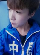 男生清新的帅气简单皮肤