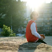 耍酷+意境男生QQ头像-生活在繁忙的城市中