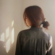 清新的个性女生简单皮肤