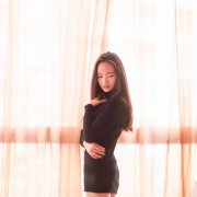 气质的个性女生简单皮肤