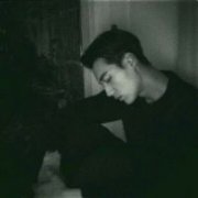 忧郁的帅气个性男生头像