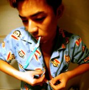 街头很拽的男生头像-我对你滴小爱赤裸裸