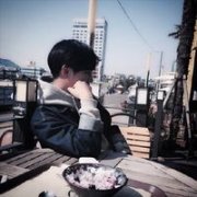 个性的简单帅气男生头像