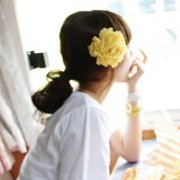头上带花的唯美女头像-那些年错过的爱情让我紧紧抱着你
