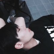 最新的简单男生头像