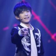 帅气青春的易烊千玺头像