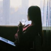 女生简单的意境青春头像