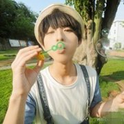 90后阿宝色男生帅气头像 把故事写在歌里