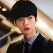 男神安宰贤帅气的图片