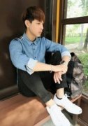 连晨翔简约的帅气图片