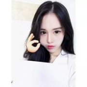 qq女生拿纸的个性头像