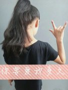 情侣可爱的带字qq皮肤一对