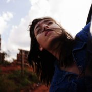 2012欧美女人时尚风潮QQ头像-寂寞等挡不住诱惑
