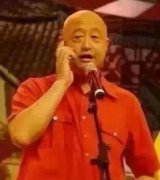 光头男明星简单图片