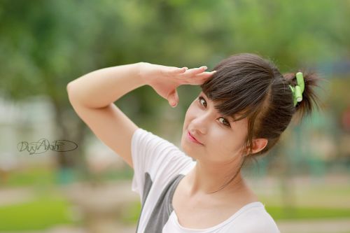 能够微笑面对的事情就微笑吧，因为微笑总比哭更好。