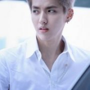 吴亦凡最新的帅气头像