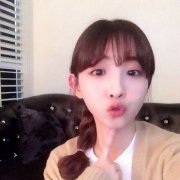 女生简单的漂亮皮肤