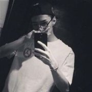 帅气黑白的男生头像