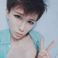 很阳光的男生头像-炎热的夏日有离开自己的感觉