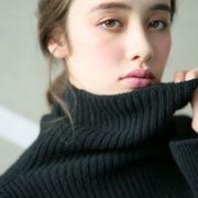 这个女孩很酷不需要和谁为伍