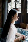 清新甜美的皮肤女