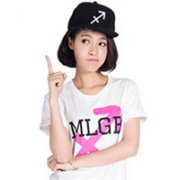 夏天穿T恤的女生头像